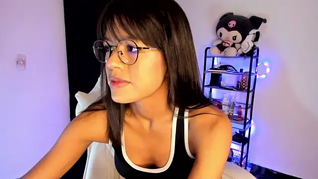 meganthompsonn22 online show from March 7, 8:32 am