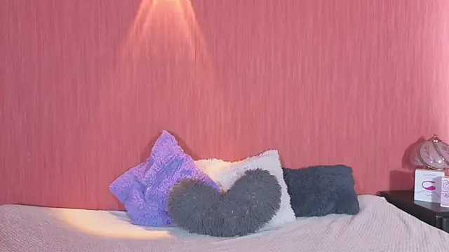 EmiGomez  online show from December 2, 1:13 pm