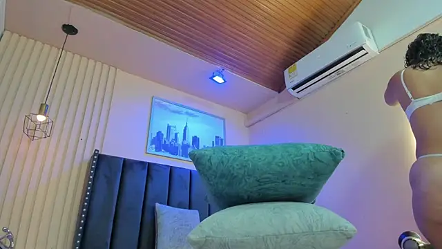 viiolett lee online show from February 26, 8:08 pm