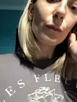 AvelinaLeoni online show from November 19, 7:25 pm