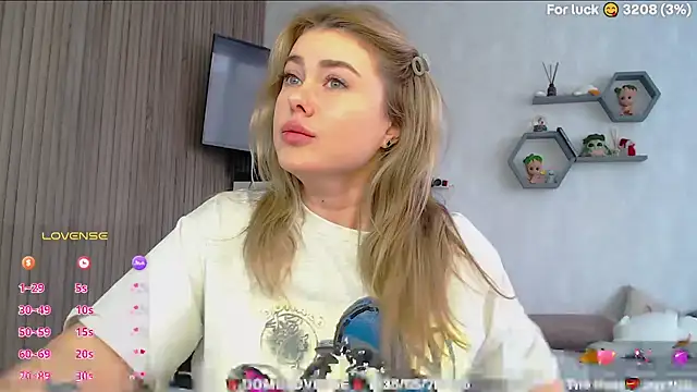 SuchCute online show from March 10, 3:54 am