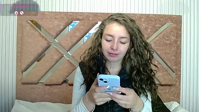  isaabellaa online show from April 10, 12:33 pm