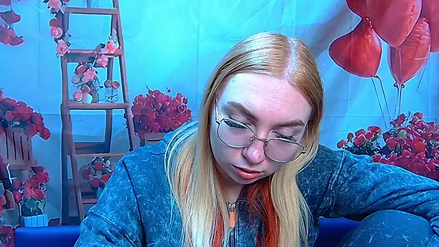 BeatriceFly online show from April 18, 1:13 pm