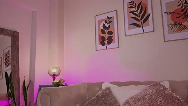 DahianaWalcott online show from October 30, 5:14 pm