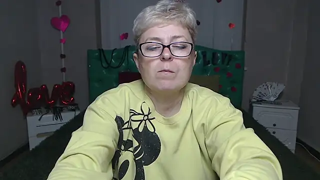 EmiliaGree online show from November 27, 6:44 pm