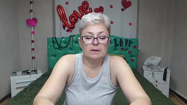 EmiliaGree online show from November 16, 6:19 pm