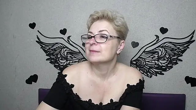 EmiliaGree online show from April 10, 5:19 pm