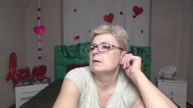 EmiliaGree online show from December 1, 5:59 pm