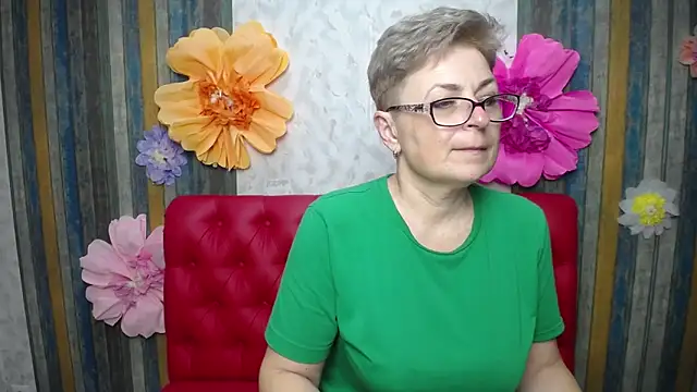 EmiliaGree online show from April 14, 5:24 pm