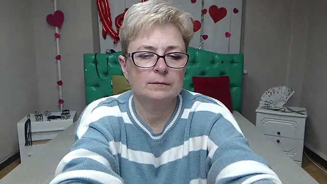 EmiliaGree online show from April 12, 5:16 pm