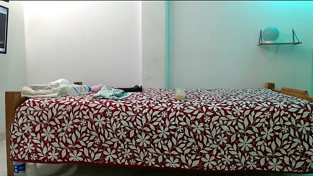 evaleribigtits18 online show from March 29, 1:26 am