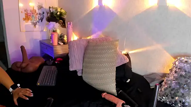 Martina Miiller online show from April 2, 1:52 pm