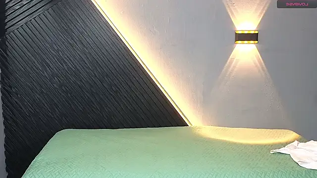 Laia and Aloby online show from February 20, 10:32 pm