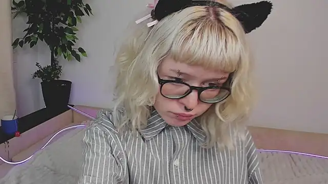 EdythElswick online show from April 5, 5:06 am