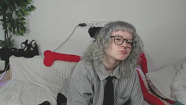 EdythElswick online show from April 15, 4:24 am