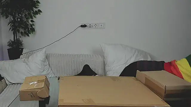 EdythElswick online show from April 10, 4:29 am