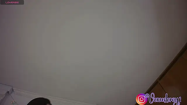 venusleroy  online show from February 21, 11:05 pm