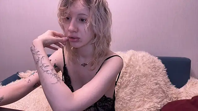 moundliicht1 online show from November 5, 8:47 pm