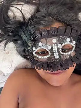 Bella Luna18 online show from November 12, 7:45 pm