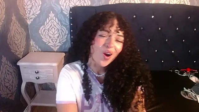 Sofiacowperx online show from November 17, 1:34 pm