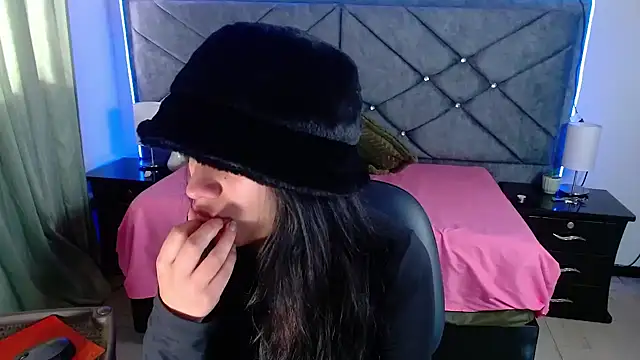 Julietacollins06 online show from September 19, 1:32 pm