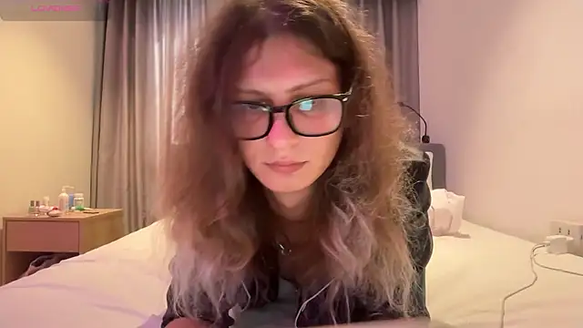 Alice Pinkhead online show from March 27, 8:16 am