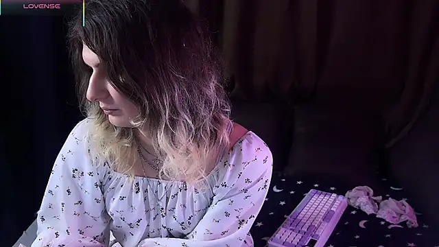 Alice Pinkhead online show from September 12, 2:02 pm