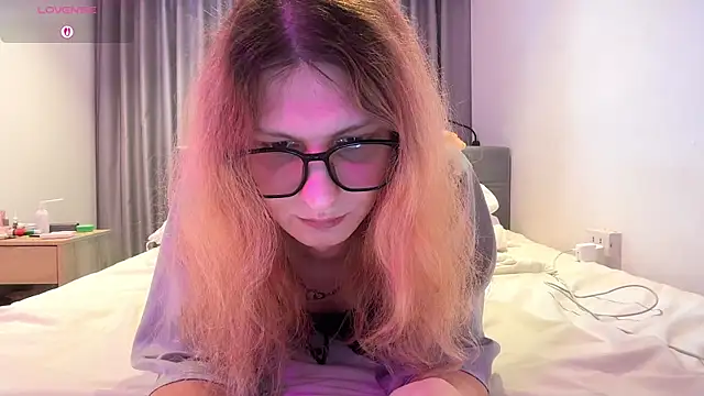 Alice Pinkhead online show from August 6, 8:43 am
