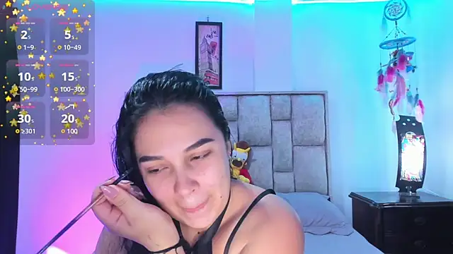 brianaGuzman online show from February 16, 6:52 pm