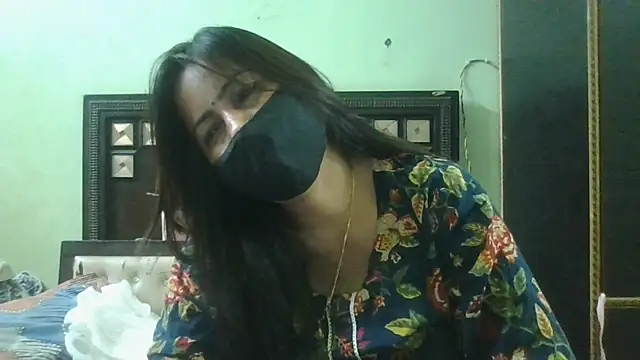 couplesuni online show from August 4, 10:32 am