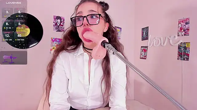 LosAlicee online show from November 6, 6:14 pm