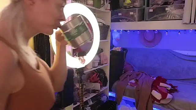 cunty tranny lydia online show from April 5, 3:16 am