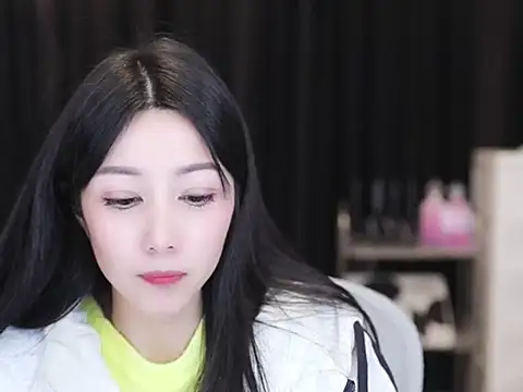 Nuyoah-77 online show from November 17, 4:30 pm