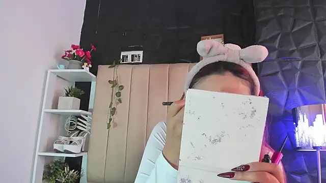 Mia Rinn online show from February 4, 1:47 pm