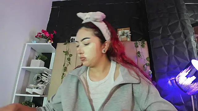 Mia Rinn online show from February 3, 1:38 pm