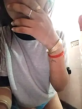 Hotty-Divya online show from April 14, 2:33 am