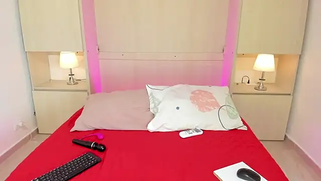 EmilyyStuart online show from October 29, 4:06 am