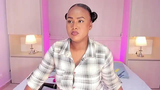 EmilyyStuart online show from February 17, 3:28 am