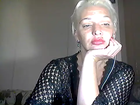 Snapshot of MaryJane441 chatting on October 10, 8:25 pm MaryJane441 online show from October 10, 8:25 pm