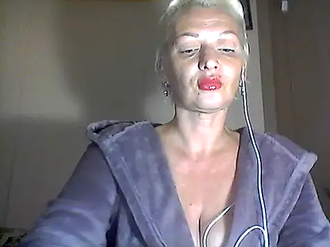 Snapshot of MaryJane441 chatting on October 2, 7:19 pm MaryJane441 online show from October 2, 7:19 pm