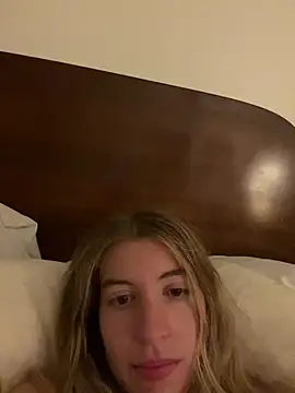 kylierose00 online show from July 25, 7:04 am