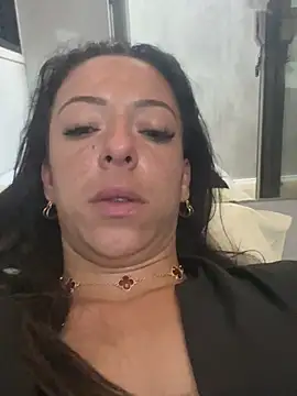 leelecarolinna online show from May 3, 5:22 am