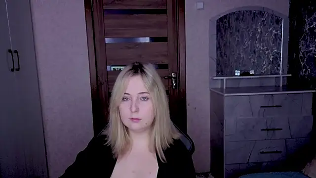 Kristy-Max online show from February 23, 11:04 pm