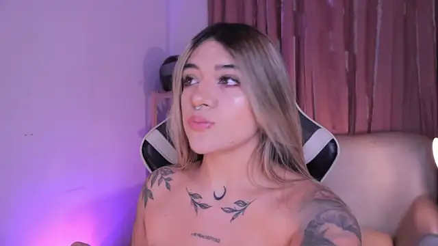 ashleyvalirya online show from November 17, 3:40 am