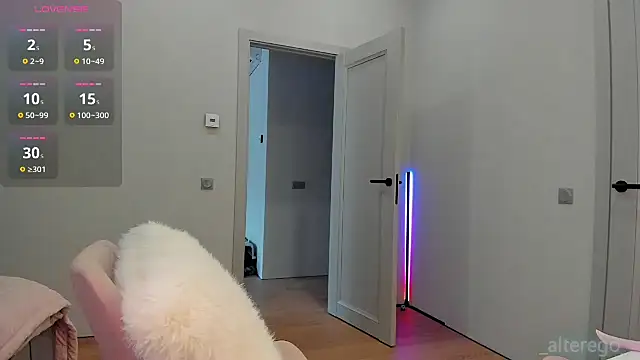  cometoseeme  online show from March 4, 1:39 pm