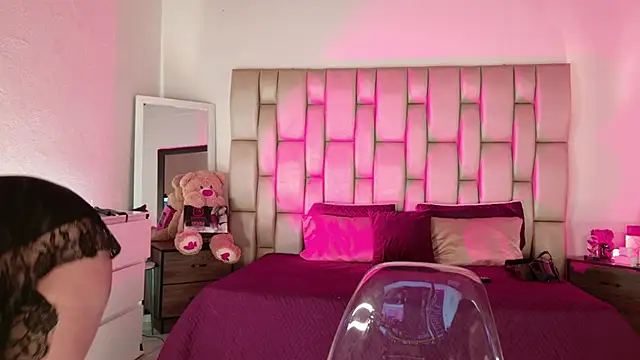 Alexa Miss online show from November 3, 8:02 pm