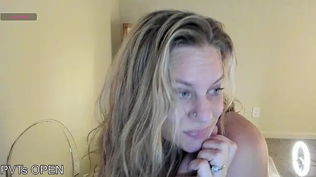 Peaches N Kreme online show from September 9, 3:17 am