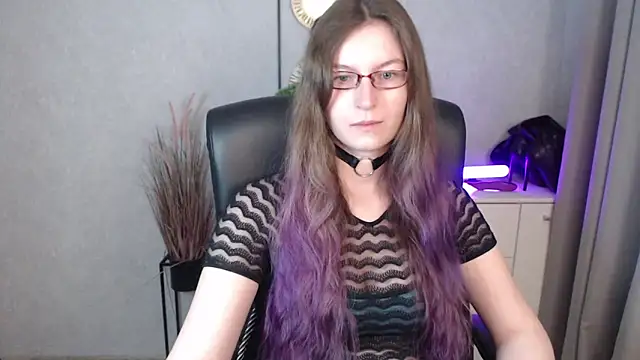 emmaxDelight online show from October 22, 5:23 am