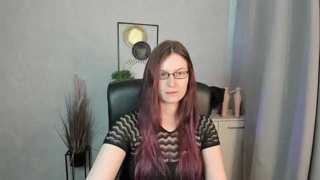 emmaxDelight online show from April 13, 5:20 am