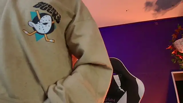 vanelope11 online show from March 12, 3:42 am